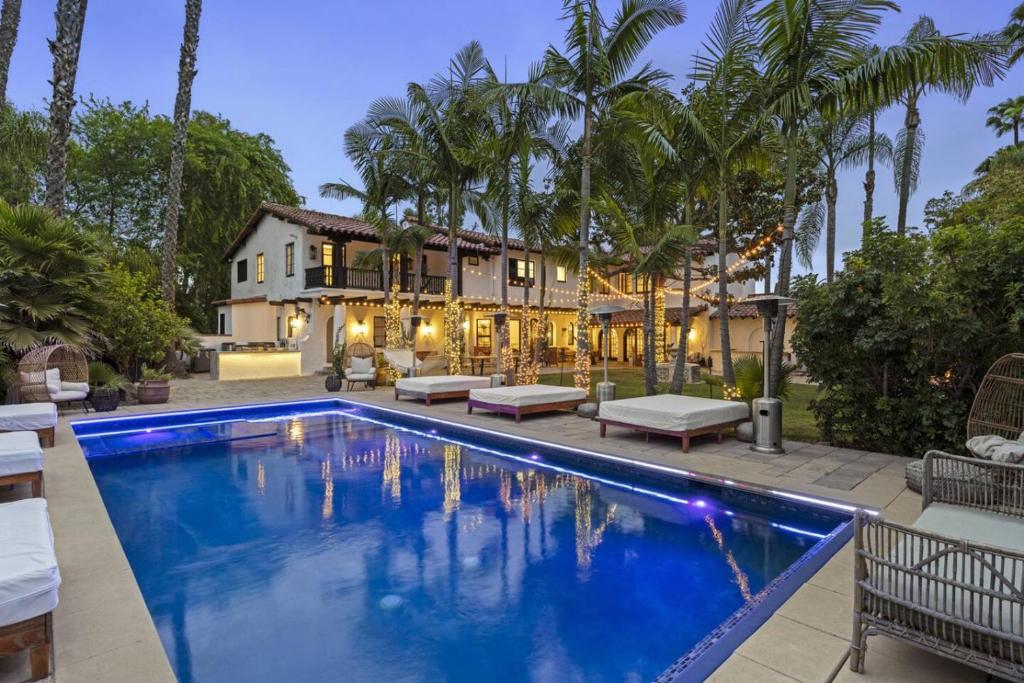 Image showcasing One of Kind Ultra Luxury Beverly Hills Estate, Los Angeles (preços ...