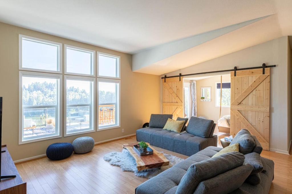 Posezení v ubytování Tenmile Lakeview Hideaway