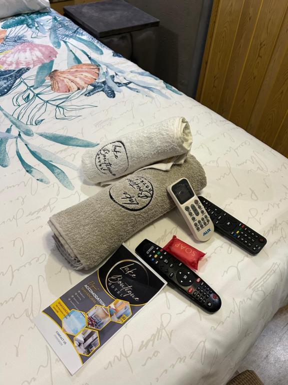 Ένα ή περισσότερα κρεβάτια σε δωμάτιο στο Lake Boutique Hotel