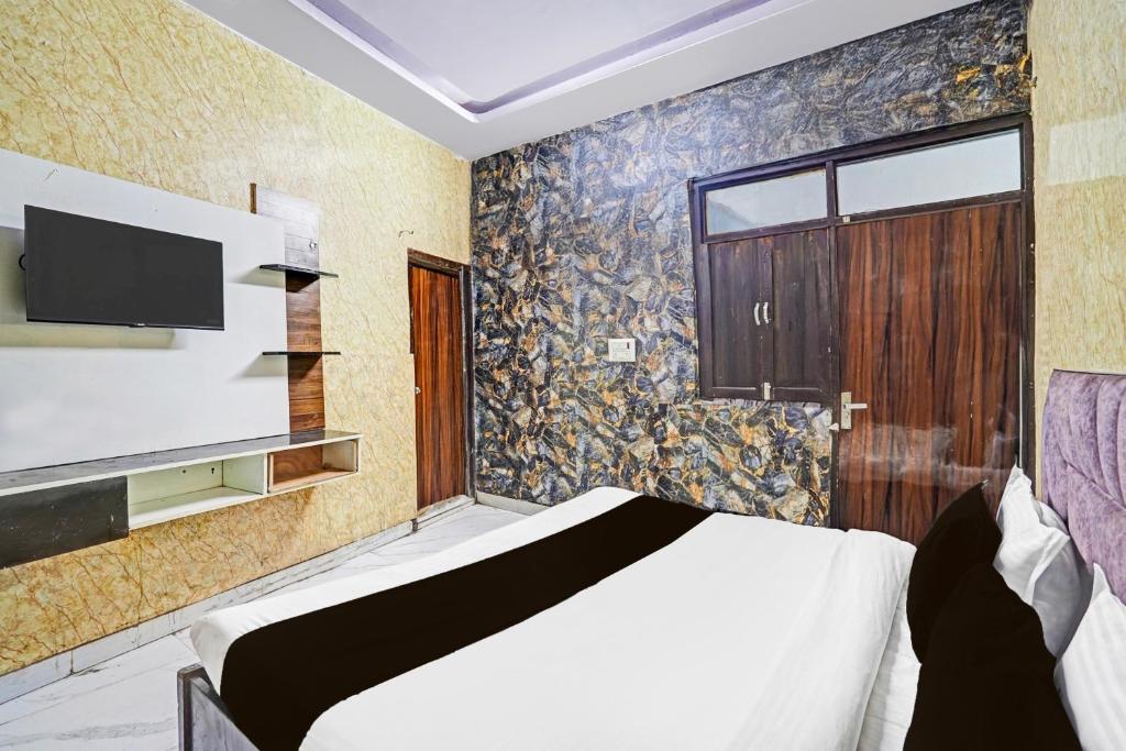 Gallery image of Hotel O Royal vaid G Guest House in Pilkhua