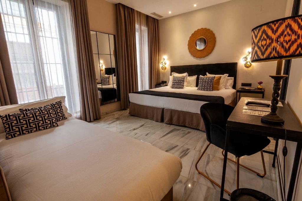 
Family Room (2 Adults + 2 Children)
