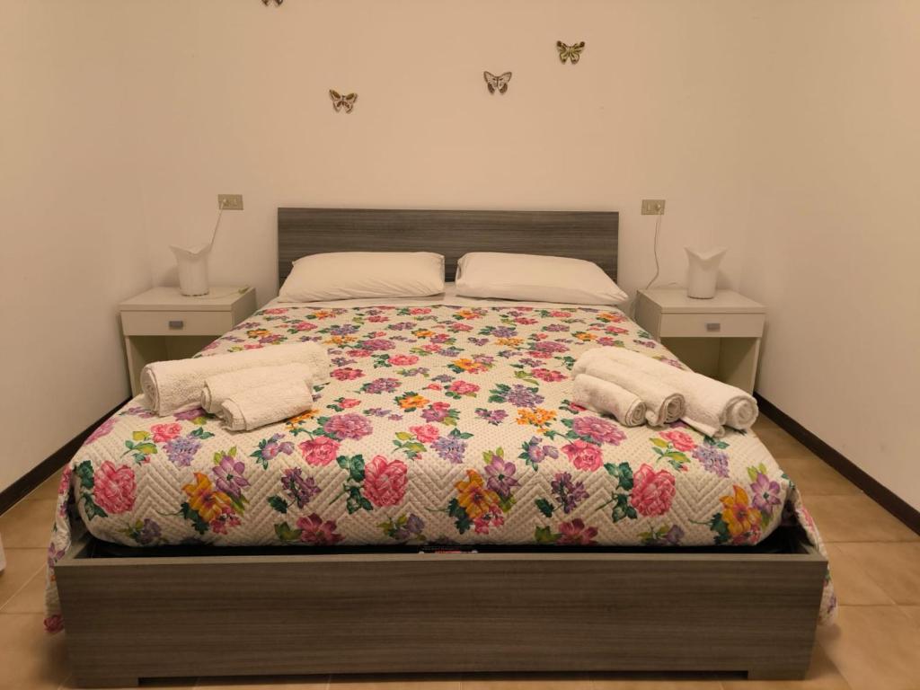 En eller flere senge i et værelse på Residenza nel Verde con Piscina Vista Monti e Lago