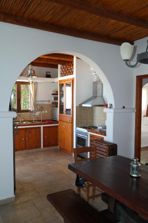 Kuchyň nebo kuchyňský kout v ubytování Keramos Villa