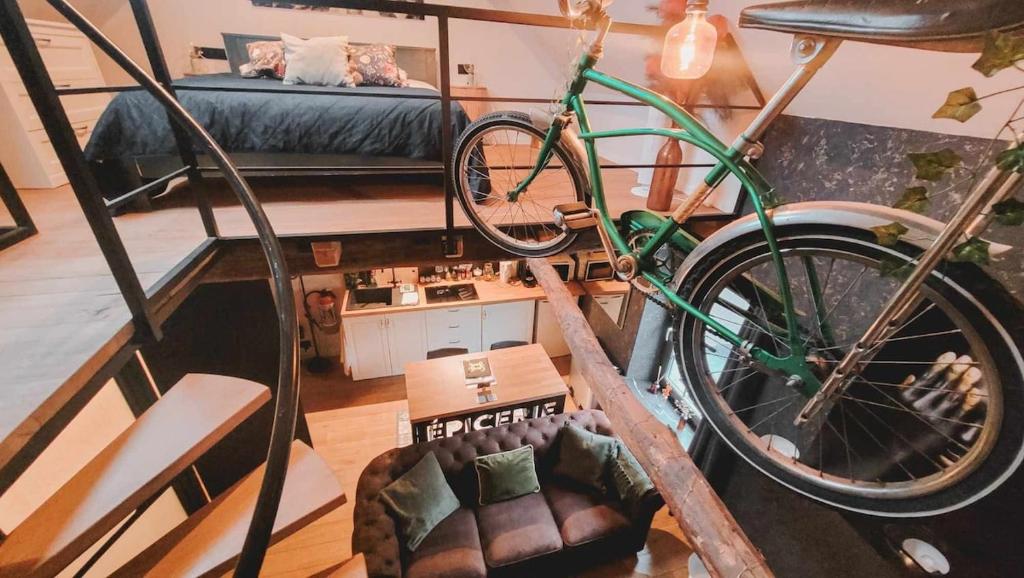 a bike is parked in a room with a bed at Loft urbain style Brooklyn in Profondeville