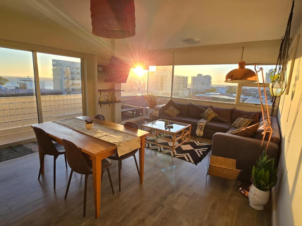 Et opholdsområde på Panorama Sea and Mountain Views