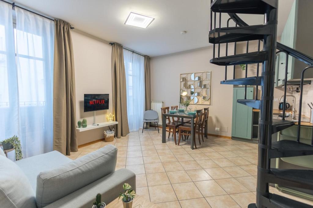 TV a/nebo společenská místnost v ubytování Casa Stella Charme nel Quadrilatero Romano