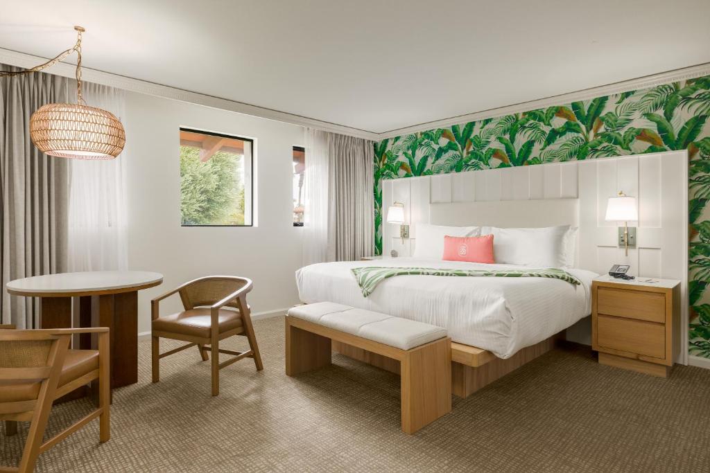 Tommy Bahama Miramonte Resort & Spa - 