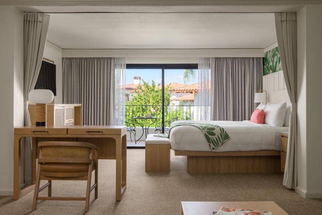 Tommy Bahama Miramonte Resort & Spa - 