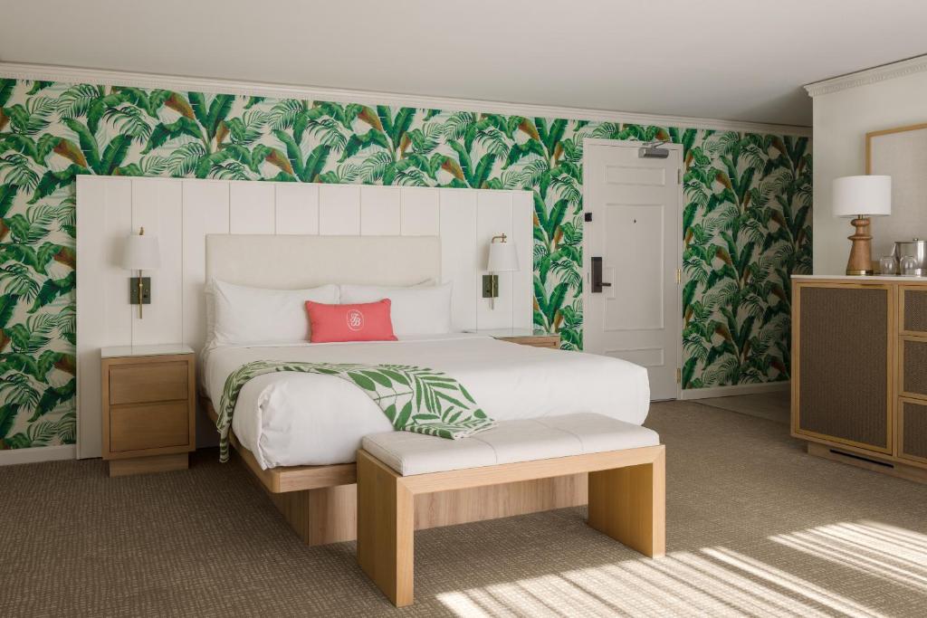 Tommy Bahama Miramonte Resort & Spa - 