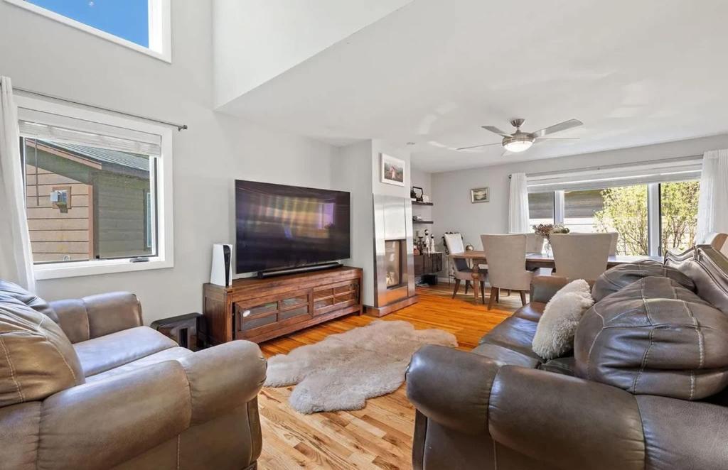 Μια τηλεόραση ή/και κέντρο ψυχαγωγίας στο Stylish Jackson Retreat Close to Trails and Town