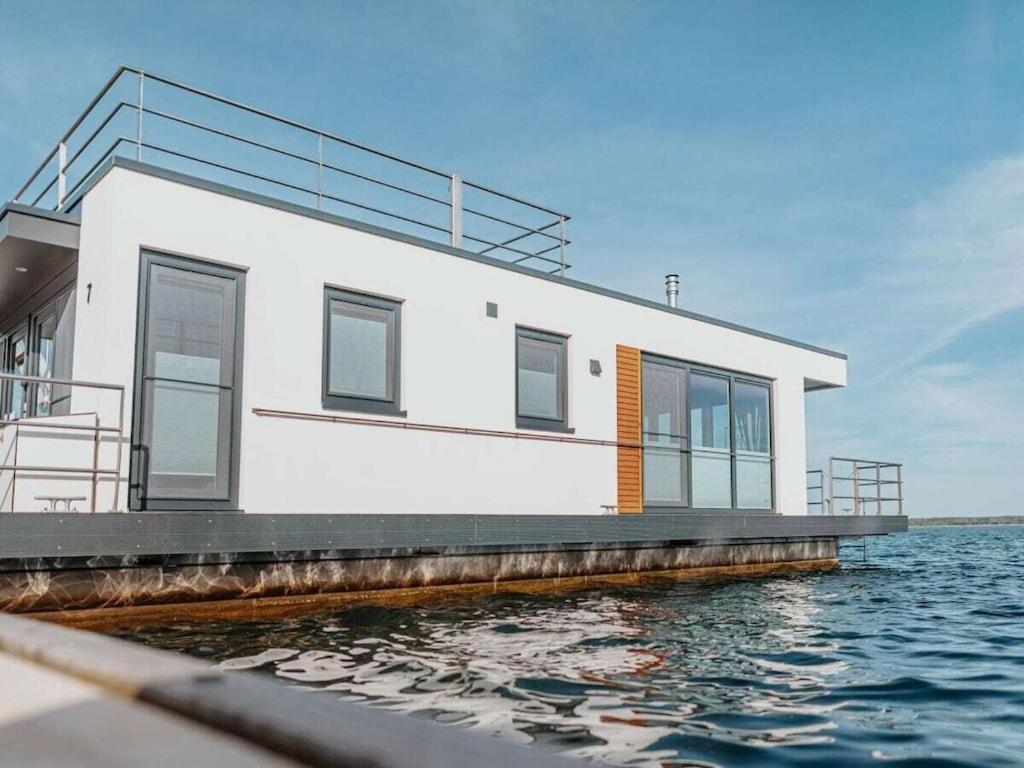 Příroda nedaleko ubytování na lodi