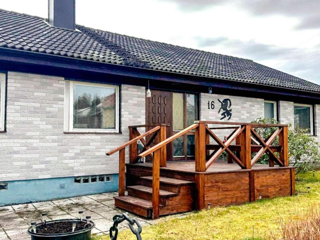 een huis met een groot houten terras ervoor bij 4 star holiday home in Ljusne in Ljusne