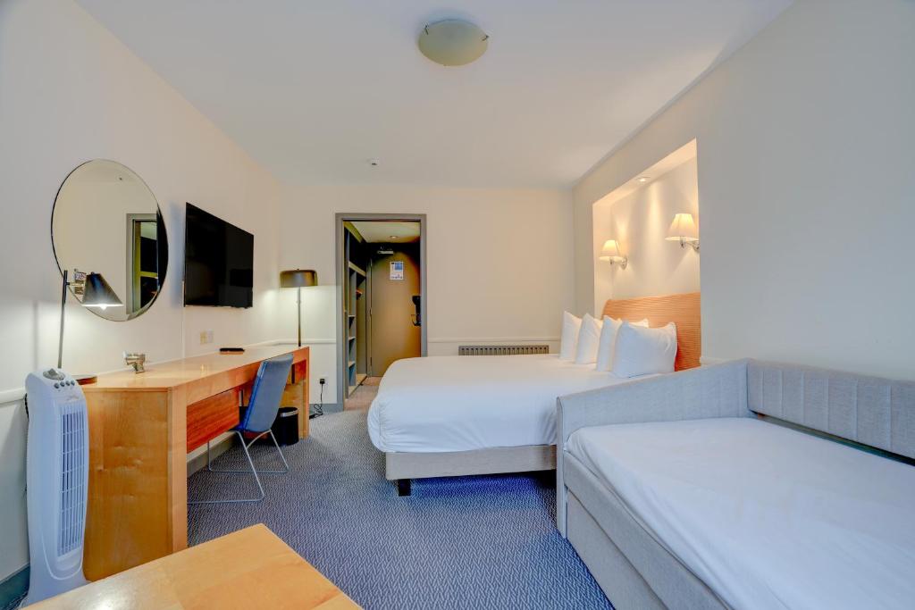 Mercure London Staines-upon-Thames Hotel - 