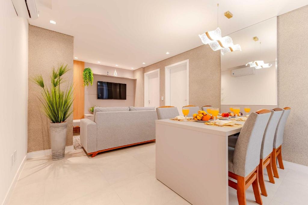 Et opholdsområde på Lindíssimo Apto na Praia de Bombas