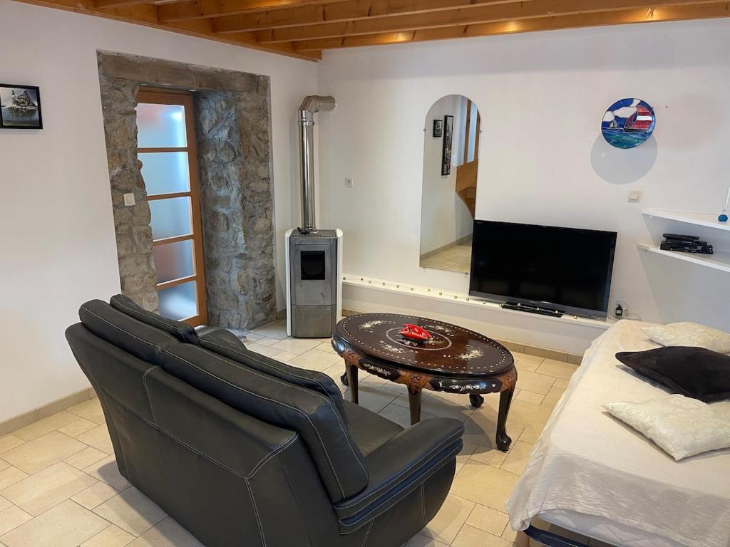 a living room with a couch and a table at Les Dunes de Longchamp in Saint-Lunaire