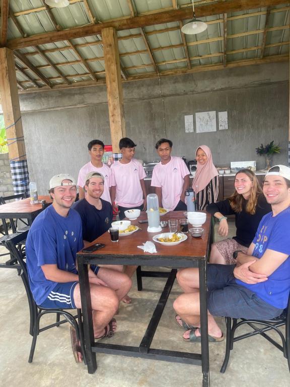 Επισκέπτες που μένουν στο AJA Tumpaksewu Homestay