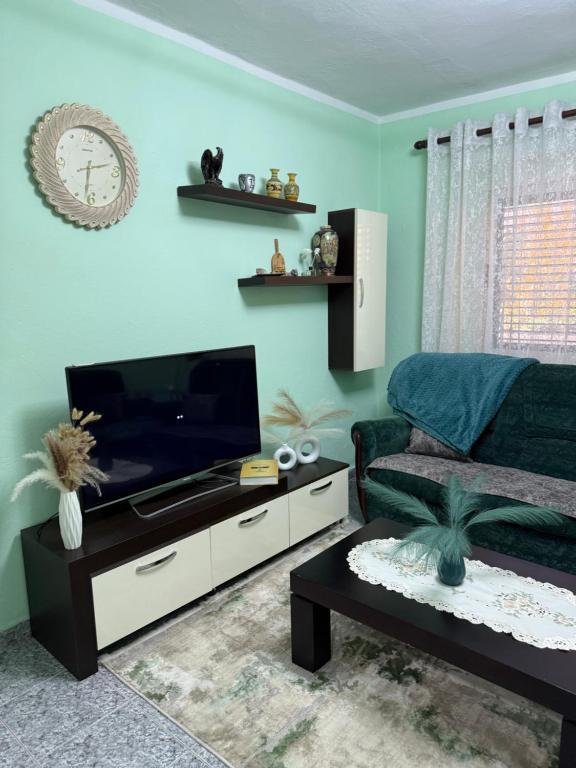a living room with a tv and a couch at Sweet Escape in Shkodër
