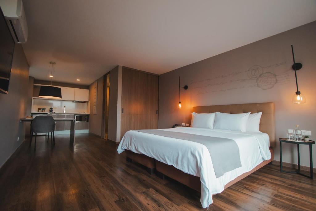 Giường trong phòng chung tại Sites Hotel