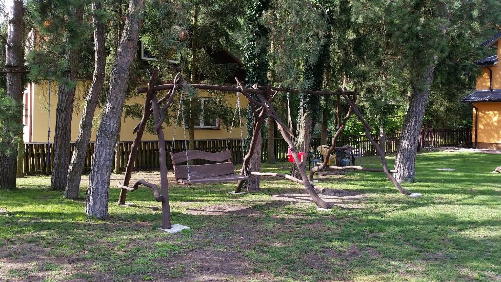 Vonkajšia záhrada v ubytovaní Na Skraju Lasu