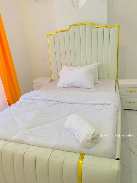 Ένα ή περισσότερα κρεβάτια σε δωμάτιο στο Burhani Tower