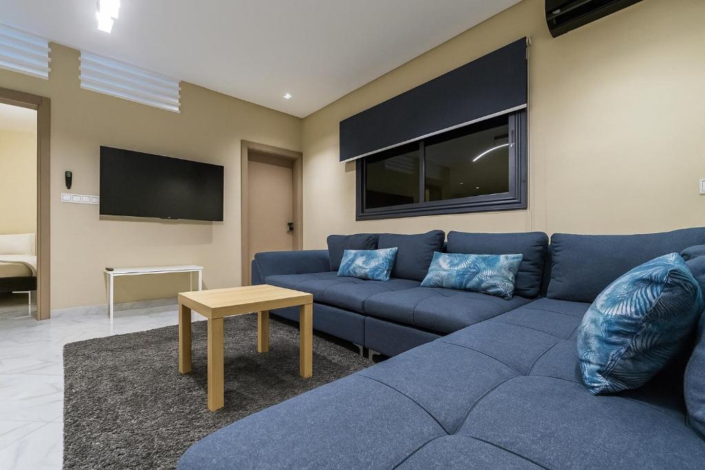 Posezení v ubytování Relax Family 12 - Cozy Entire Apartment in City Center