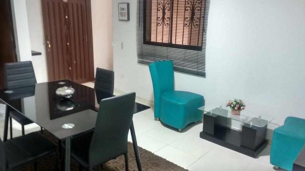 Posezení v ubytování APARTAMENTOS ESTADIO MK REMODELADOS EN LA MEJOR ZONA DE MEDELLIiN