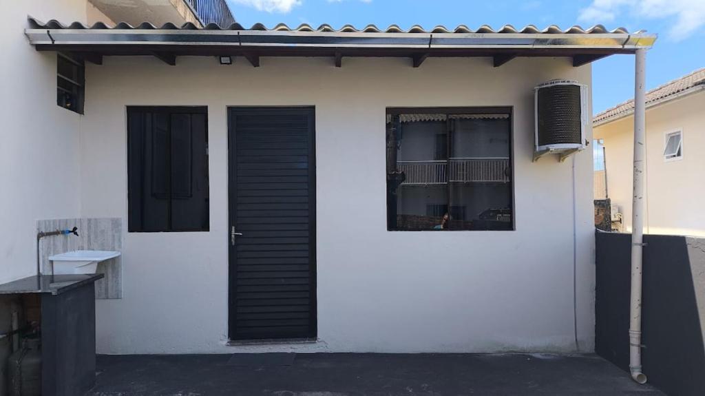 Το κτήριο όπου στεγάζεται  η παραθεριστική κατοικία