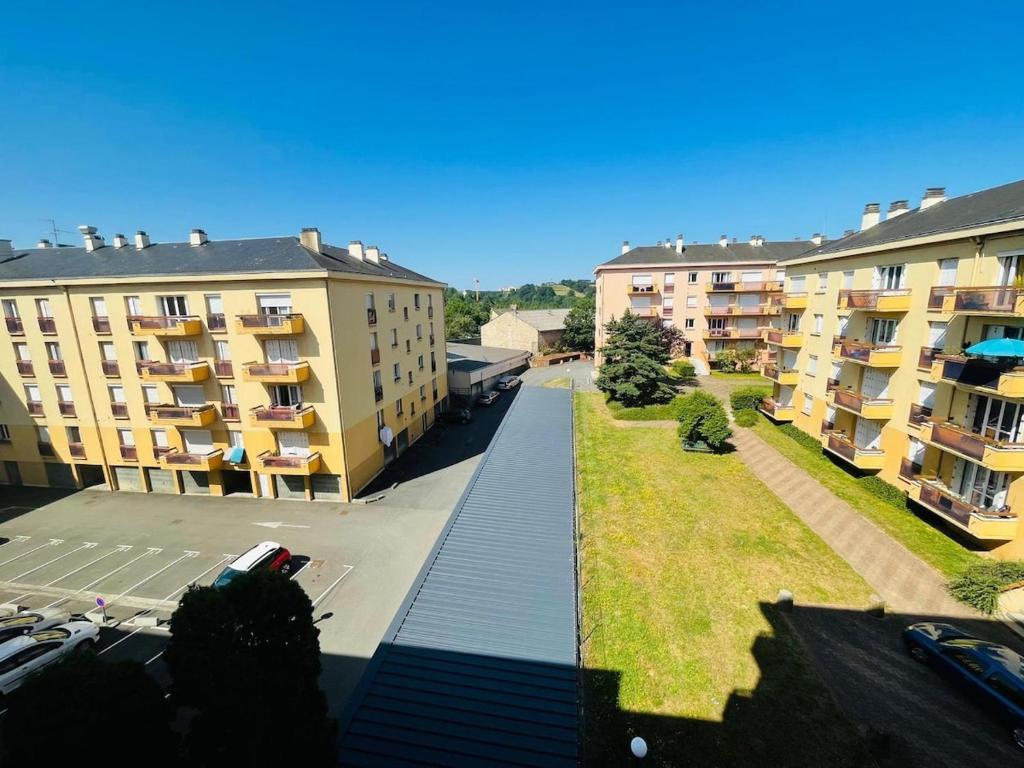 an overhead view of a street in a city with buildings at 2 chambres dans Appartement cozy in Rodez
