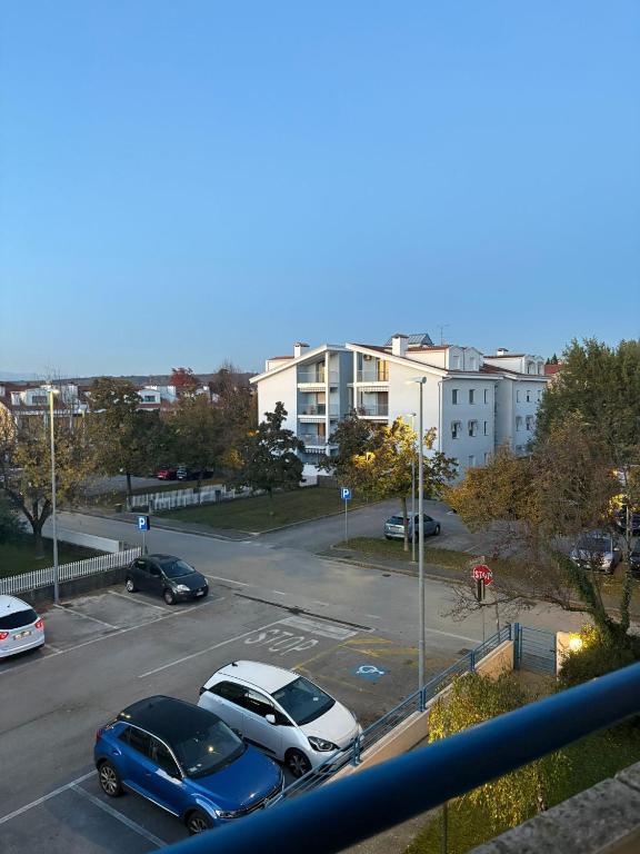 a group of cars parked in a parking lot at Calvo in Ronchi dei Legionari