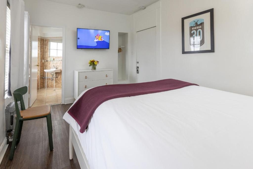 Edwardian Hotel - Deluxe Queen Room