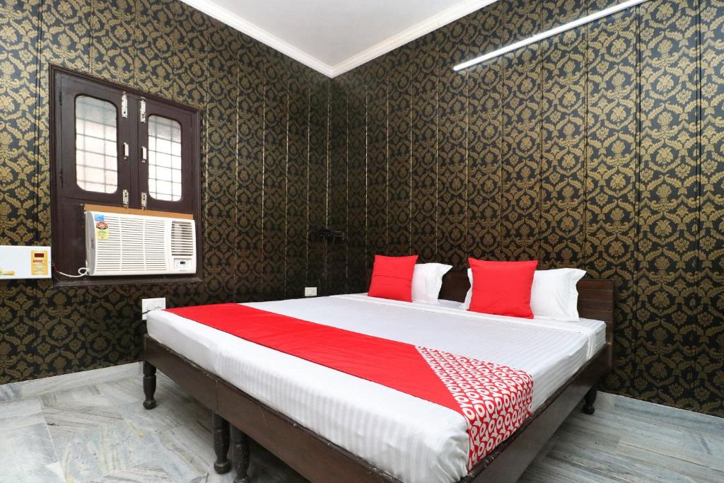 Ένα ή περισσότερα κρεβάτια σε δωμάτιο στο Hotel O Mall Residency