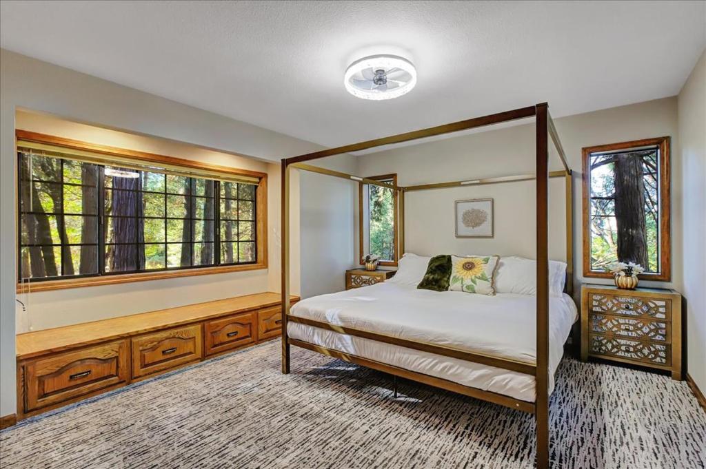 Ένα ή περισσότερα κρεβάτια σε δωμάτιο στο The Gathering Place! Sleeps 24, Lakeview, Game room