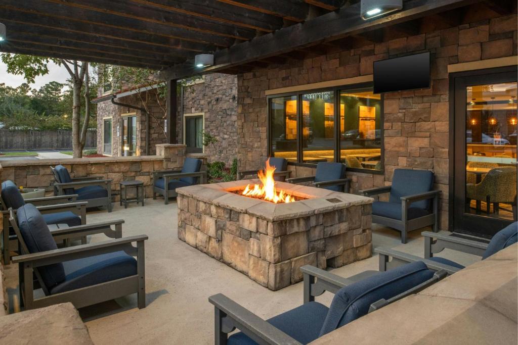 a patio with a fire pit and chairs and a bar at TownePlace Suites by Marriott Slidell in Slidell