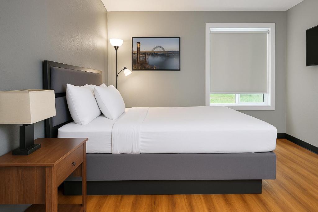 Sunnyside Inn and Suites - 