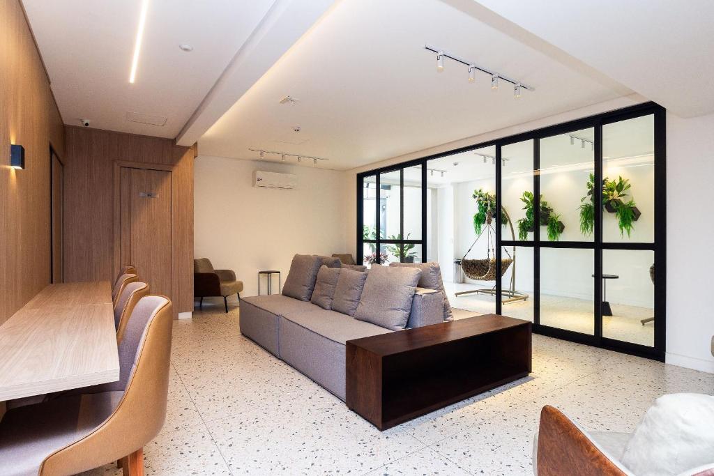 a living room with a couch and a table at Studios Sampa - Vila Buarque - Santa Casa in São Paulo