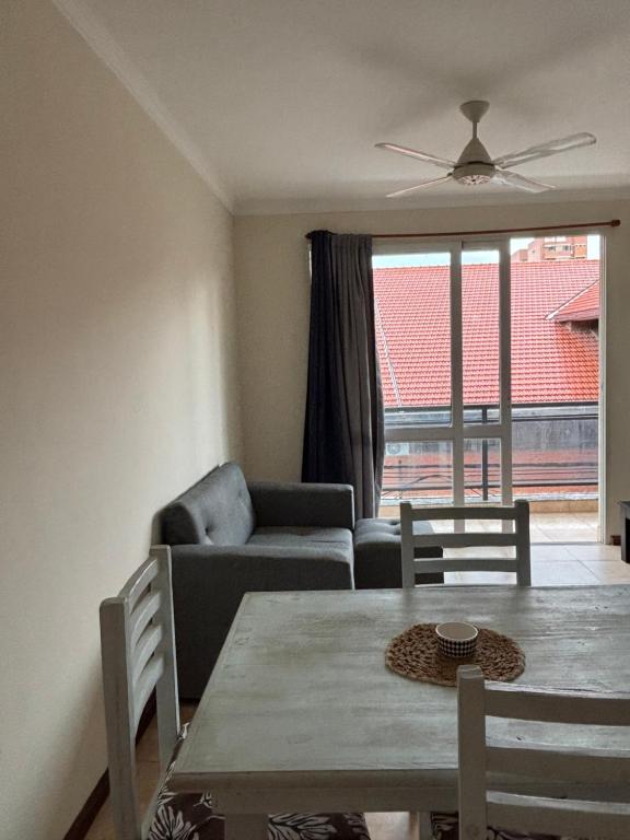 Khu vực ghế ngồi tại 1ro de Mayo hermoso depto céntrico