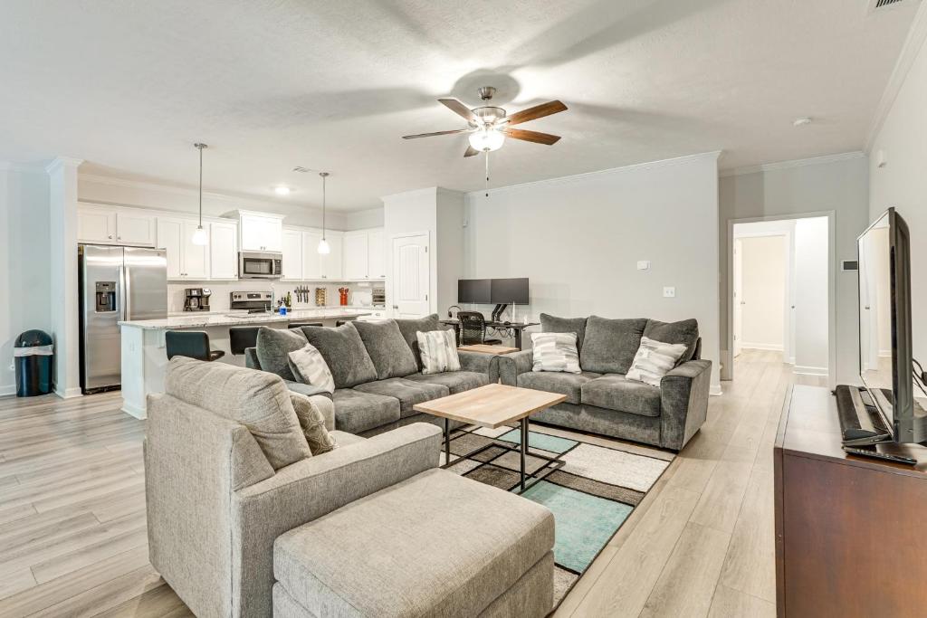 Η κουζίνα ή μικρή κουζίνα στο Aiken Townhome 5 Mi to Dtwn and Horse Track!