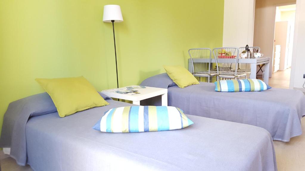 Łóżko lub łóżka w pokoju w obiekcie Appartamento Verde Taormina