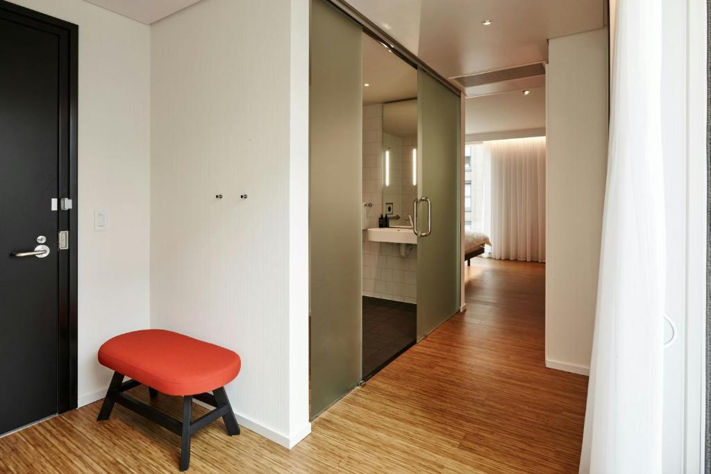 citizenM Los Angeles Downtown photo