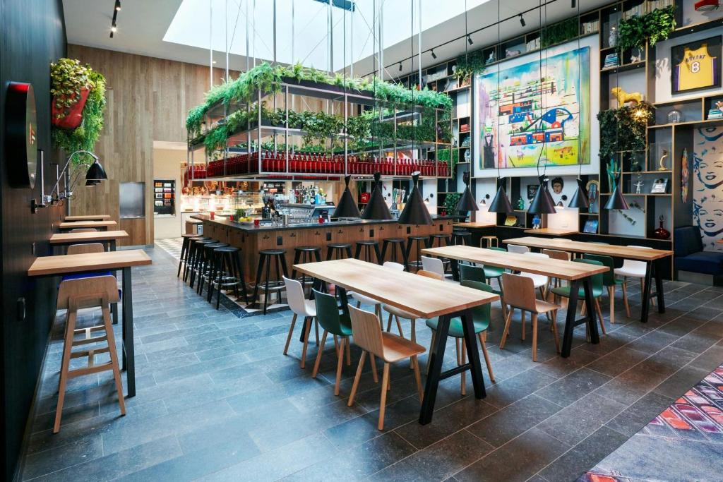 citizenM Los Angeles Downtown photo