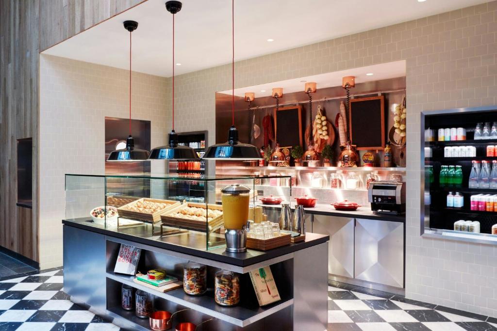 citizenM Los Angeles Downtown photo