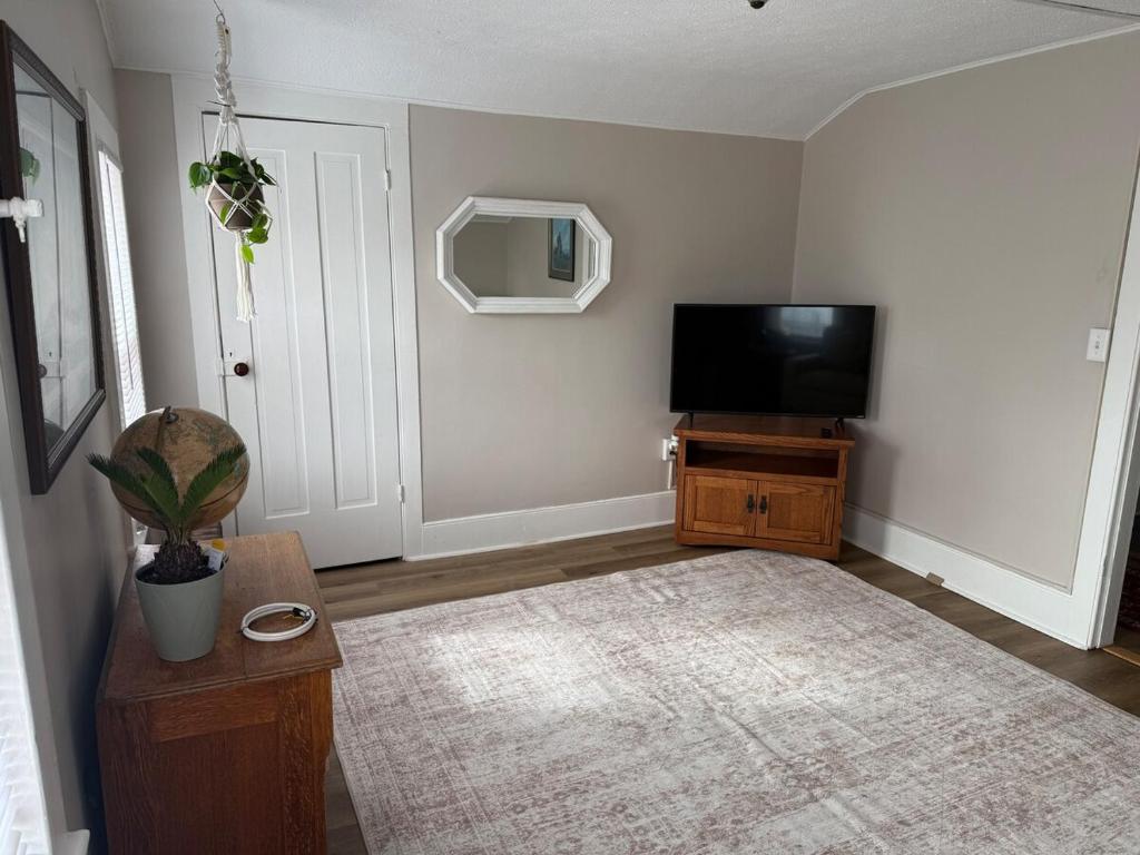 Μια τηλεόραση ή/και κέντρο ψυχαγωγίας στο The Yellow Brick House