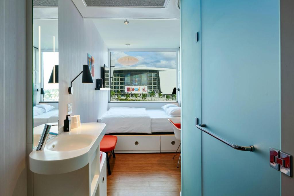 citizenM Miami World Center photo