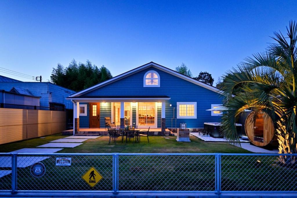 a blue house with a fence in front of it at wanpaku99一軒家貸切 in Chosei
