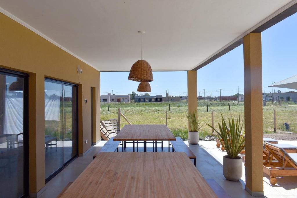 a dining room with a table and a view of a field at Quinta Natural Glam in San Vicente