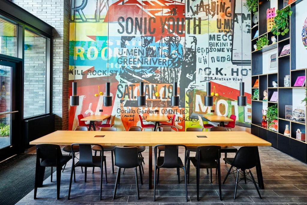 citizenM Seattle Pioneer Square photo