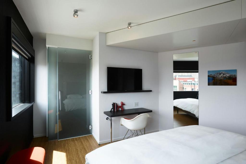 citizenM Seattle Pioneer Square photo