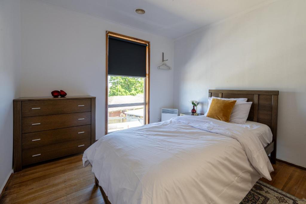 Postel nebo postele na pokoji v ubytování Room with King Single bed