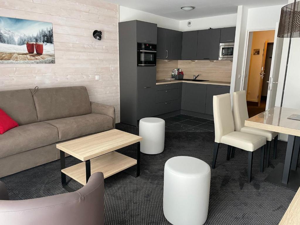 Kuchyň nebo kuchyňský kout v ubytování Studio à Gourette - 4 pers, terrasse, animaux admis - FR-1-860-43