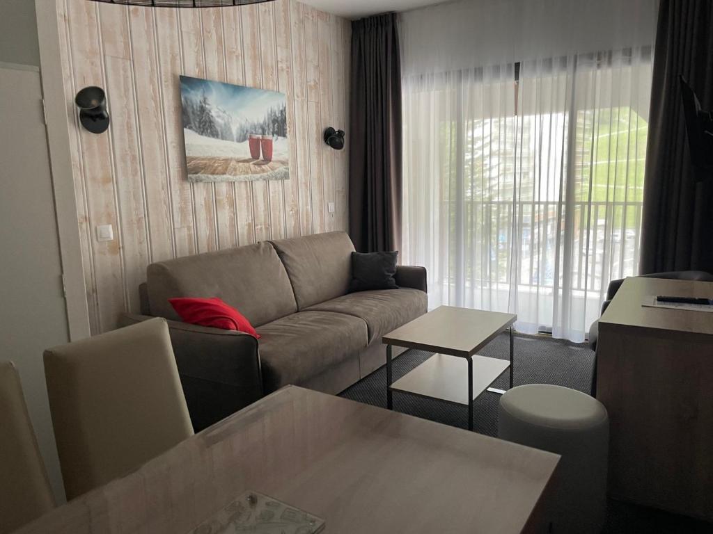 a living room with a couch and a table at Studio avec piscine pour 4 pers, animaux admis, Gourette - FR-1-860-49 in Gourette
